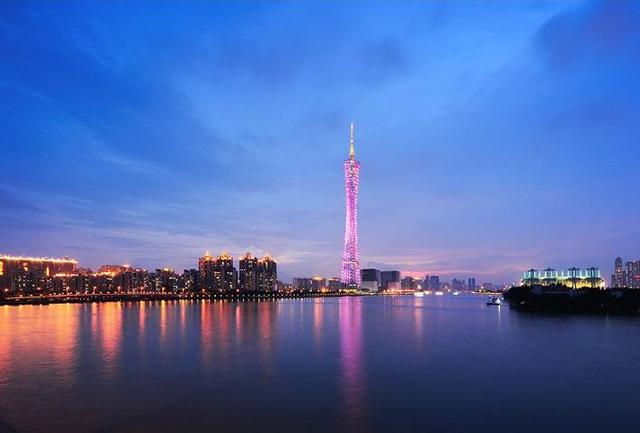 广东风情画卷，传统服饰与地标之旅